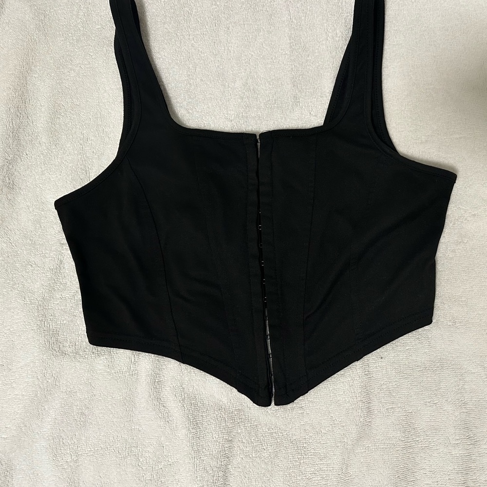 Black crop tops